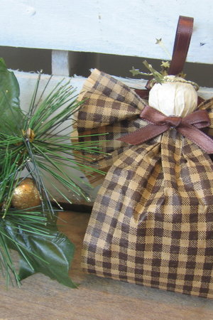 Primitive Plaid Paper Ribbon Angel Ornament