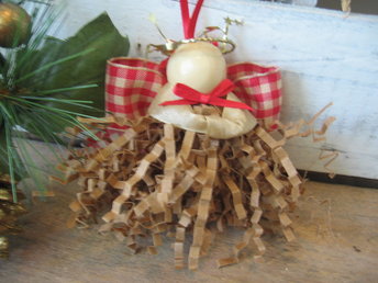 Paper crimps Angel Tree Ornament