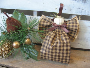 Primitive Plaid Paper Ribbon Angel Ornament